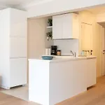 Modern With Large Terrace Close To The Sea Остенде