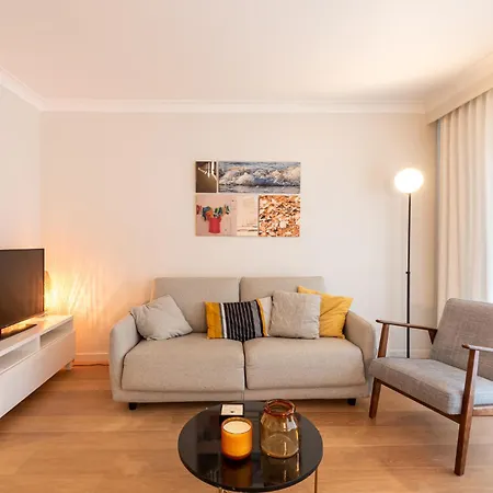 Apartamento Modern With Large Terrace Close To The Sea