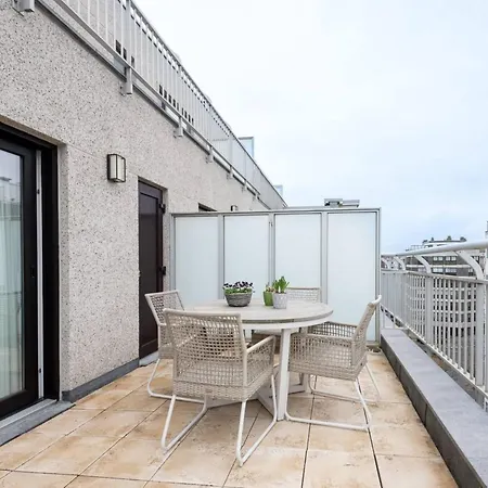 Modern With Large Terrace Close To The Sea Apartamento