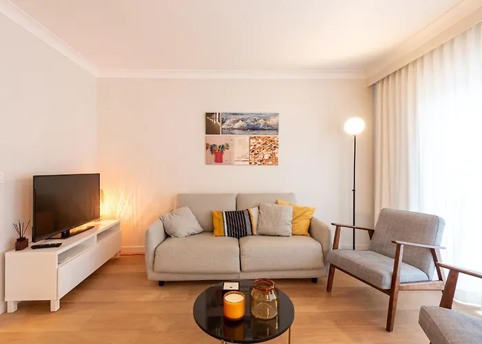 Apartment Modern With Large Terrace Close To The Sea