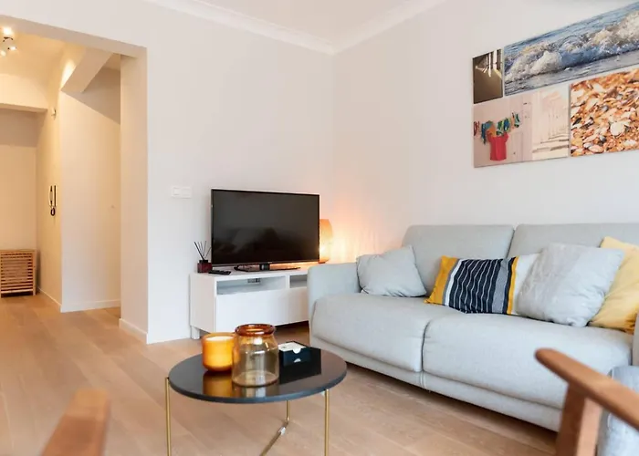 Apartment Modern With Large Terrace Close To The Sea